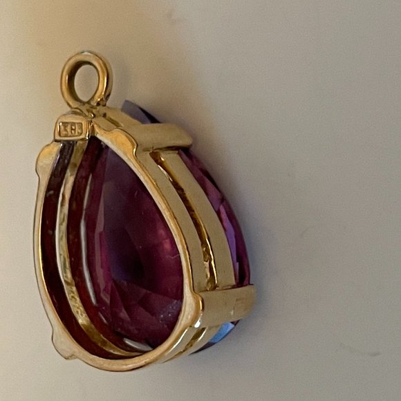 STUNNING VTG 8 CARAT PEAR SHAPE AMETHYST PENDANT